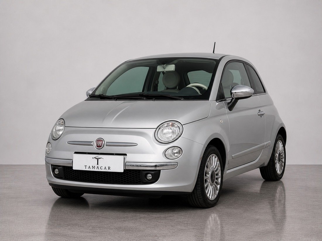 Fiat 500 grigio metallizzato, vista frontale tre quarti