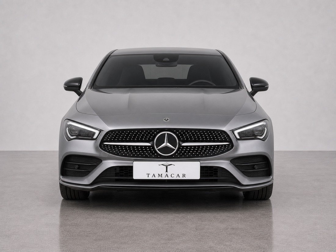 Mercedes-Benz CLA grigio metallizzato, vista frontale