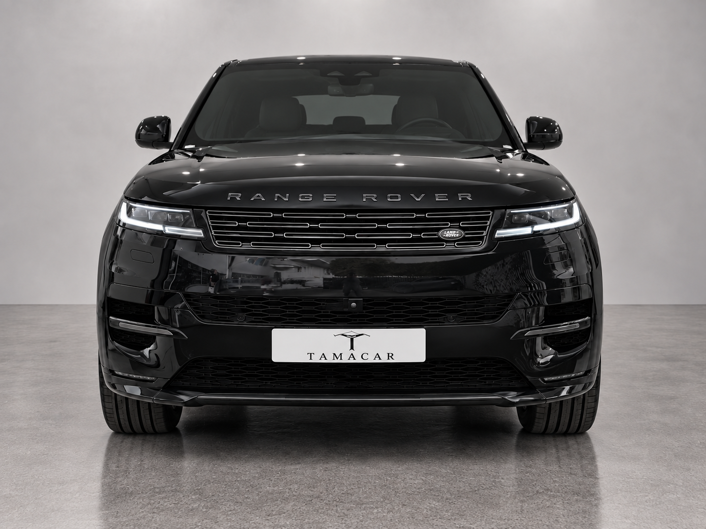 Range Rover Sport nera, vista frontale