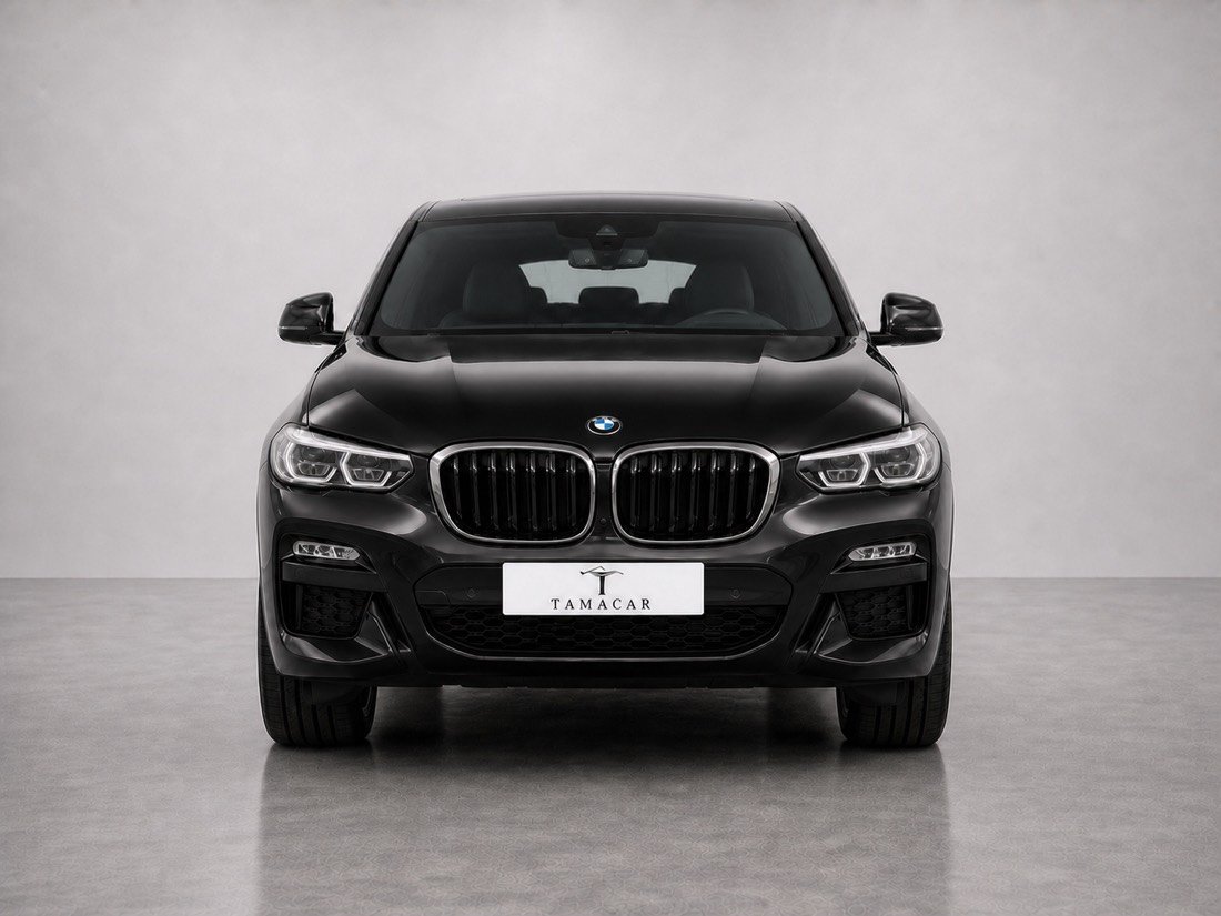 BMW X4 nera, vista frontale